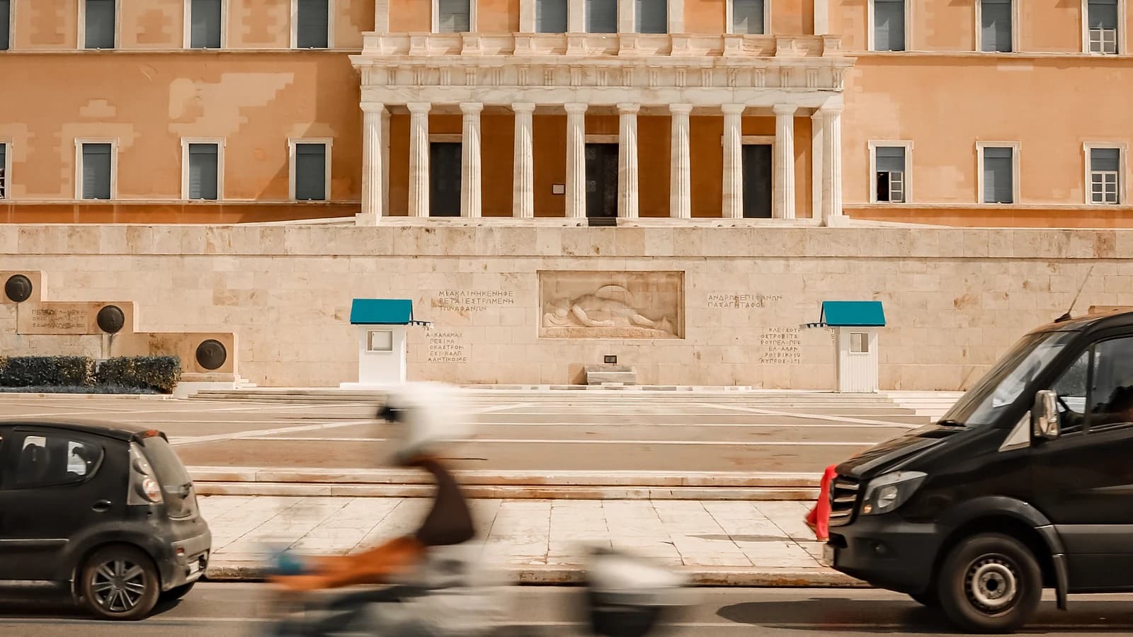 Ψηφιακός μετασχηματισμός στον ελληνικό δημόσιο τομέα: Προτεραιότητες για το 2025
